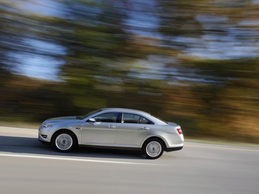  Ford Taurus Limited 2010 года  (фото 31 из 43)